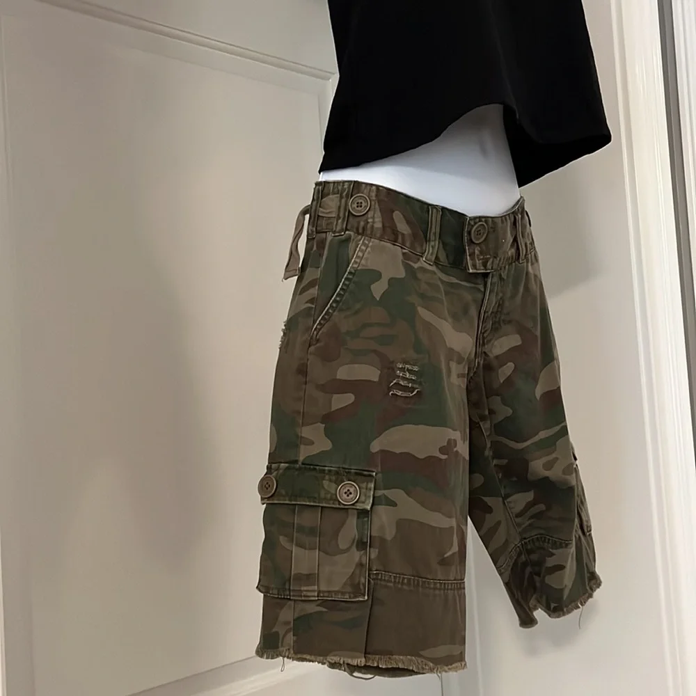 Billabong knee length camo cargo shorts size 5 - Picture 2 of 5